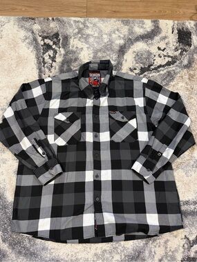 Dixxon Flannel Company Finish Line Men’s 4X Black Gray Plaid Button Up Shirt